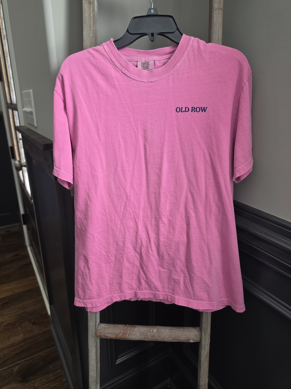 Comfort Colors Men’s Pink Short-Sleeve Tee with Small Chest Logo